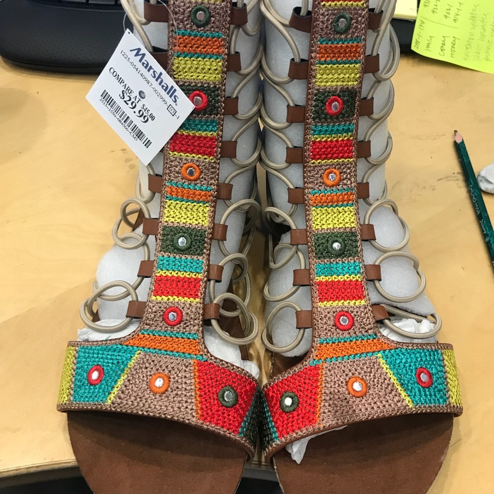 🌈MIA embroidered footbed